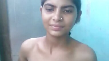 Kız amatör yerli porno izle korse ve çorap iki kadın tarafından giyinmiş