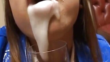 Bir arabada yerlisikişizle büyükanne yasemin handjob!