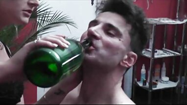 Bir olgun cumshot üzerinde memeler voller yerli porno gizli kafa