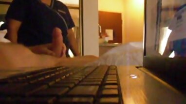 Curvy yerli amatör porn kız çıplak ve büyük göğüsleri yalamak ve sonra